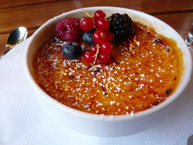 Crème Brûlée Recipe with Caramelized Sugar