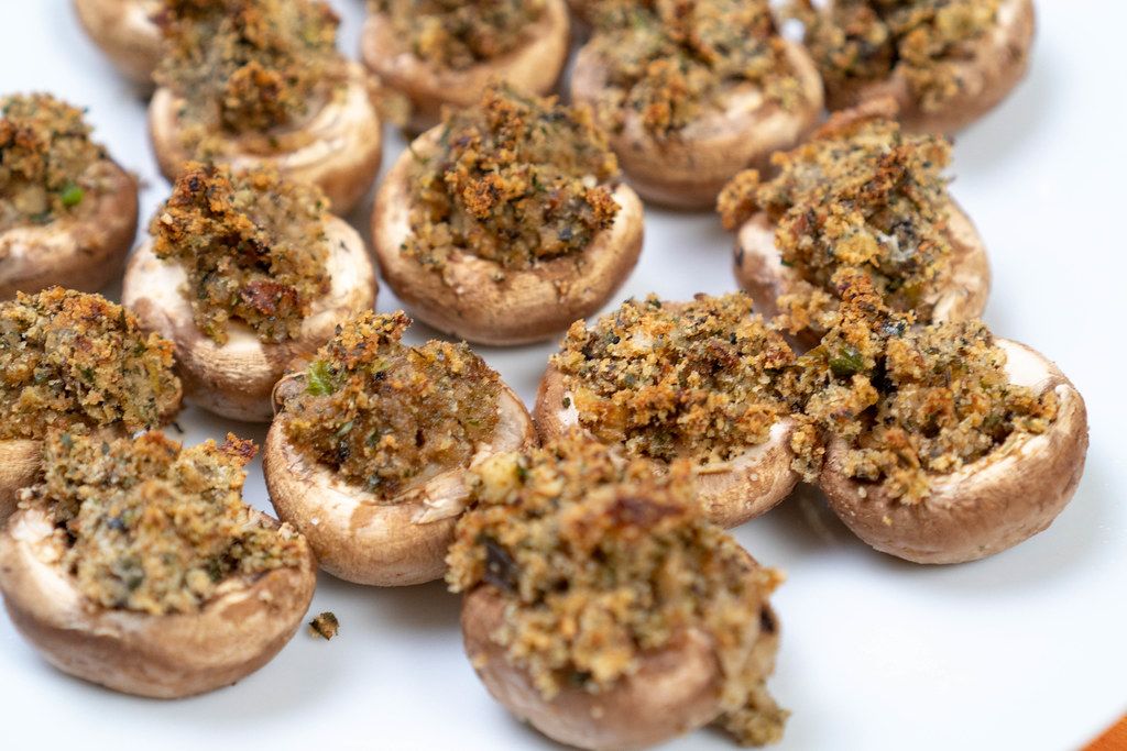 Different varieties of mushrooms suitable for stuffing